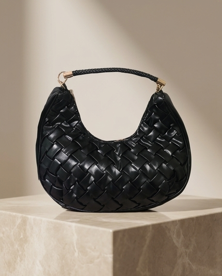 Luca Hobo in Black